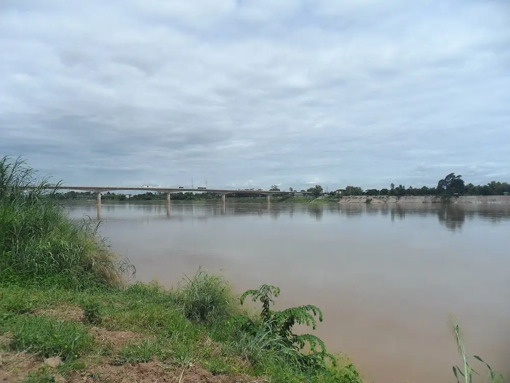 Thai–Lao Friendship Bridge (to Vientiane)